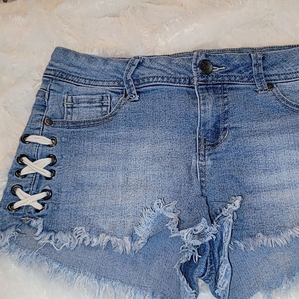 Denim blue short shorts